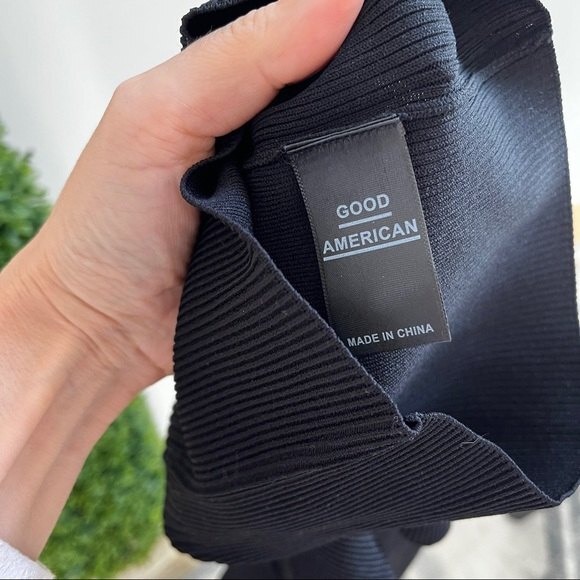 Good American The Off Shoulder Ribbed Knit Sweater Pullover in Black 0 NWOT - Picture 10 of 10